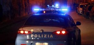 Tenta di investire un agente con l'auto, 25enne arrestato per tentato omicidio