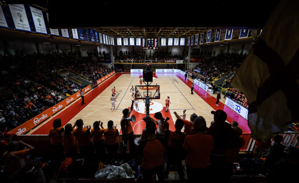 Famila Schio, la Reyer Venezia vince il derby in rimonta al PalaRomare
