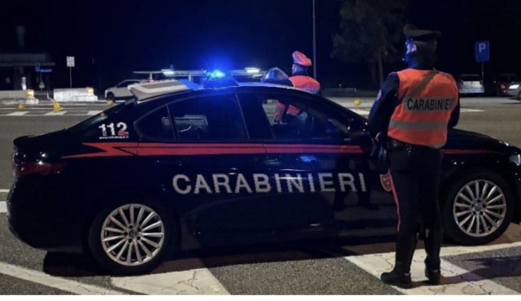 Ladri troppo goffi per saccheggiare la sala slot: sorpresi dai fumogeni non riescono a scappare