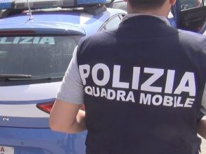 Derubava anziani per strada, arrestato rapinatore seriale