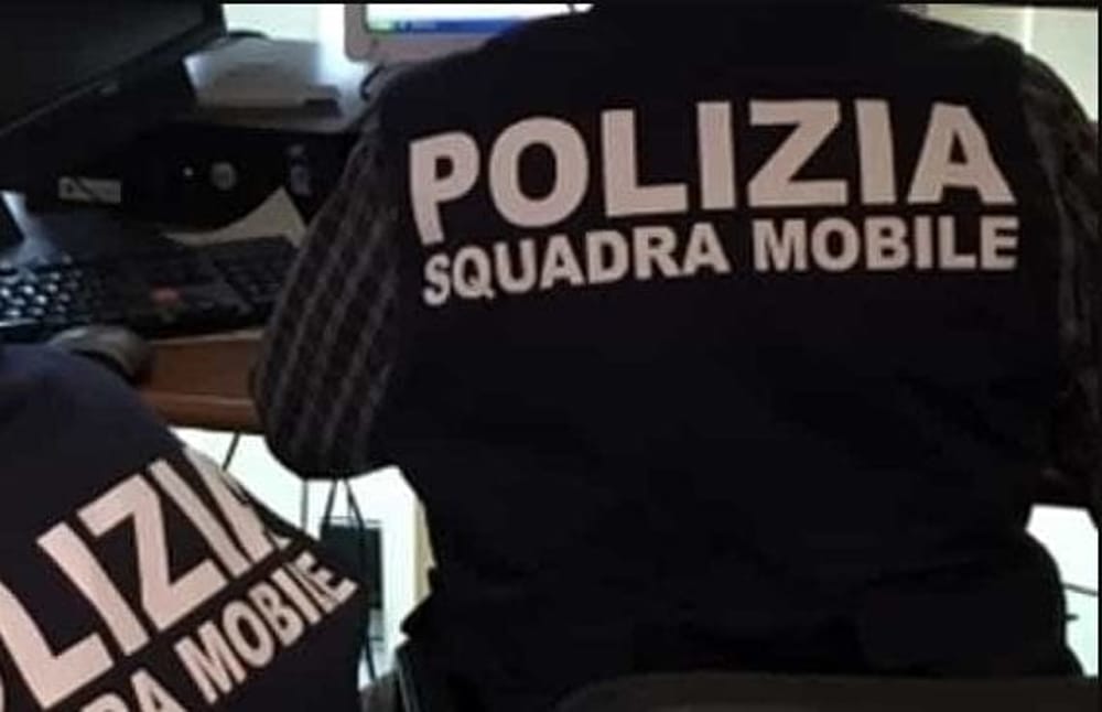 Rapina all'ufficio postale, ladro "tradito" dal giubbotto