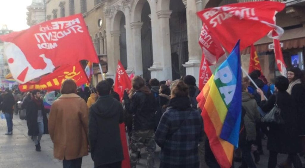 "Liberiamo il paese": studenti in sciopero contro il governo