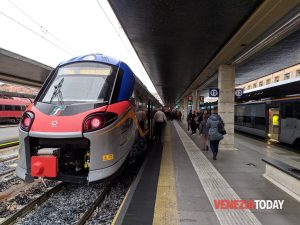 I militari in divisa gratis nei treni regionali: «Effetto deterrente contro le aggressioni»