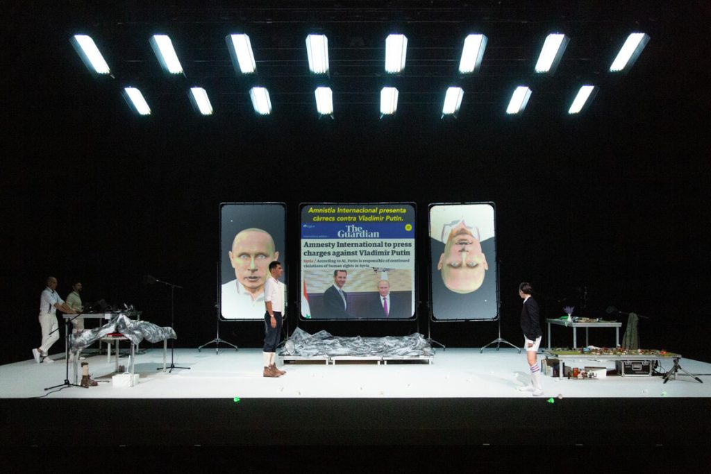 The Mountain di Señor Serrano, un viaggio alla ricerca della verità al Teatro Astra