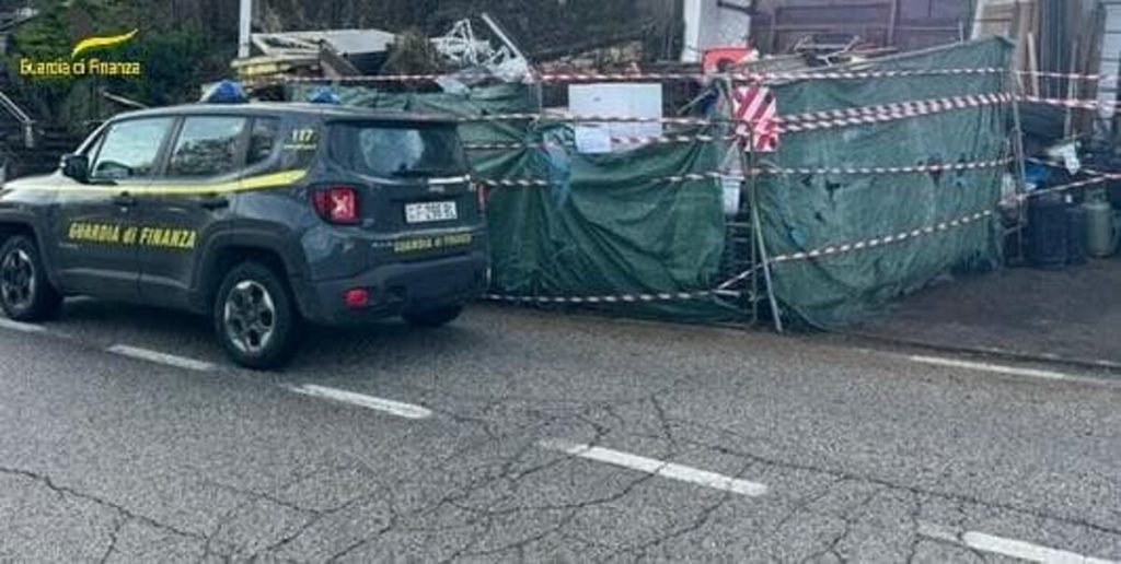 Sequestrata discarica abusiva: conteneva anche rifiuti speciali