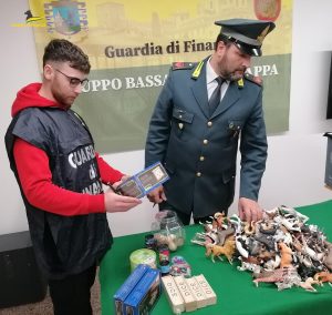 Guardia di finanza, "Natale sicuro": sequestrati più di 1300 articoli