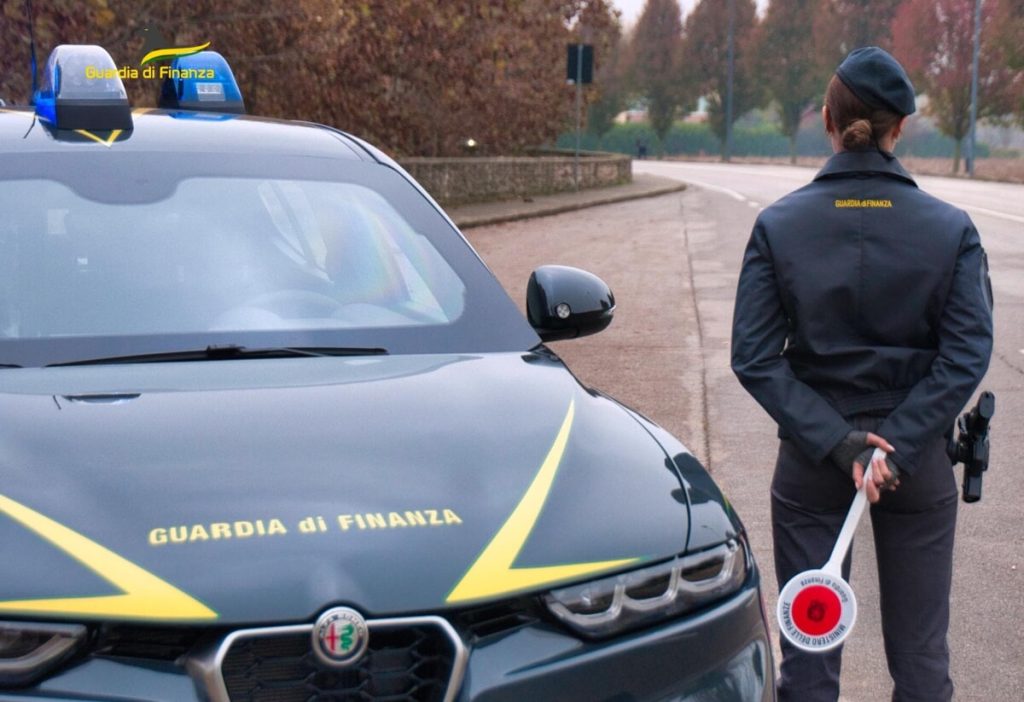 Lavoratori in nero e slot accese in orari non consentiti: sanzioni per oltre 85mila euro