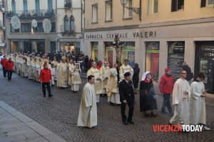 Apertura del Giubileo a Vicenza, lunga processione in centro