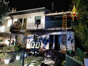 Incendio in abitazione, cane muore intrappolato tra le fiamme