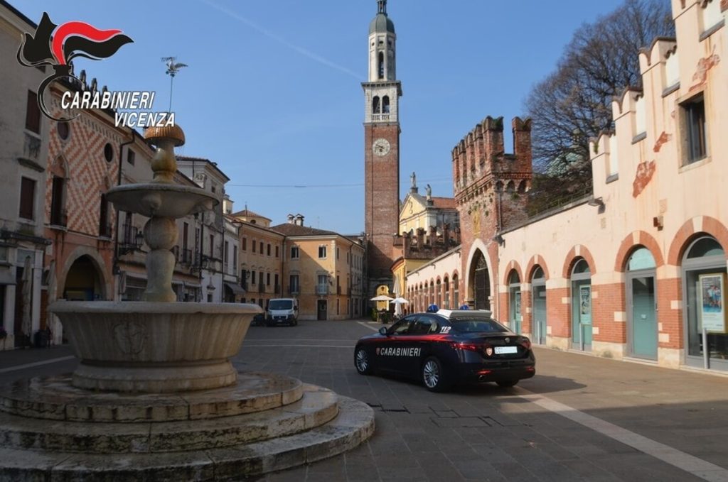 Locale "covo" di pregiudicati e droga: licenza sospesa