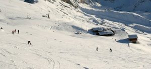 Ultima domenica dell'anno ad Asiago, altopiano preso d'assalto: code alle piste di sci
