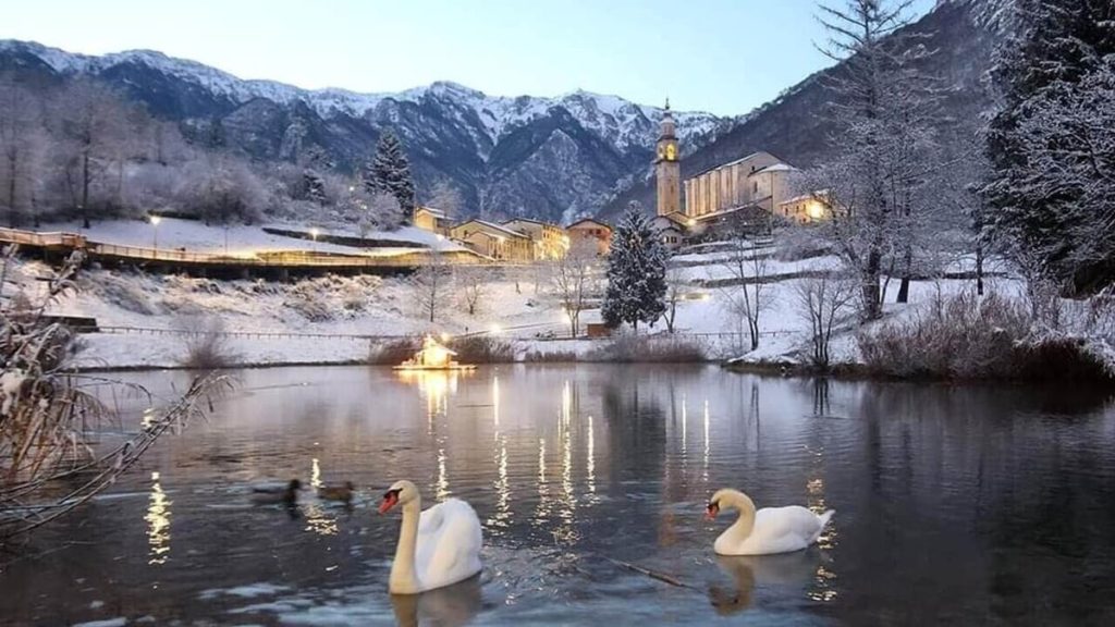 Incanto di Natale a Laghi: ricco stand gastronomico, mercatino, fuochi sull'acqua, il 24 e 26 dicembre
