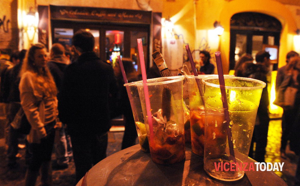 Alcolici a minori, stretta del questore: sanzionati tre bar