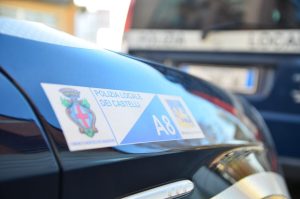 Cade in casa e resta bloccato per due giorni:  64enne salvato dalla polizia locale