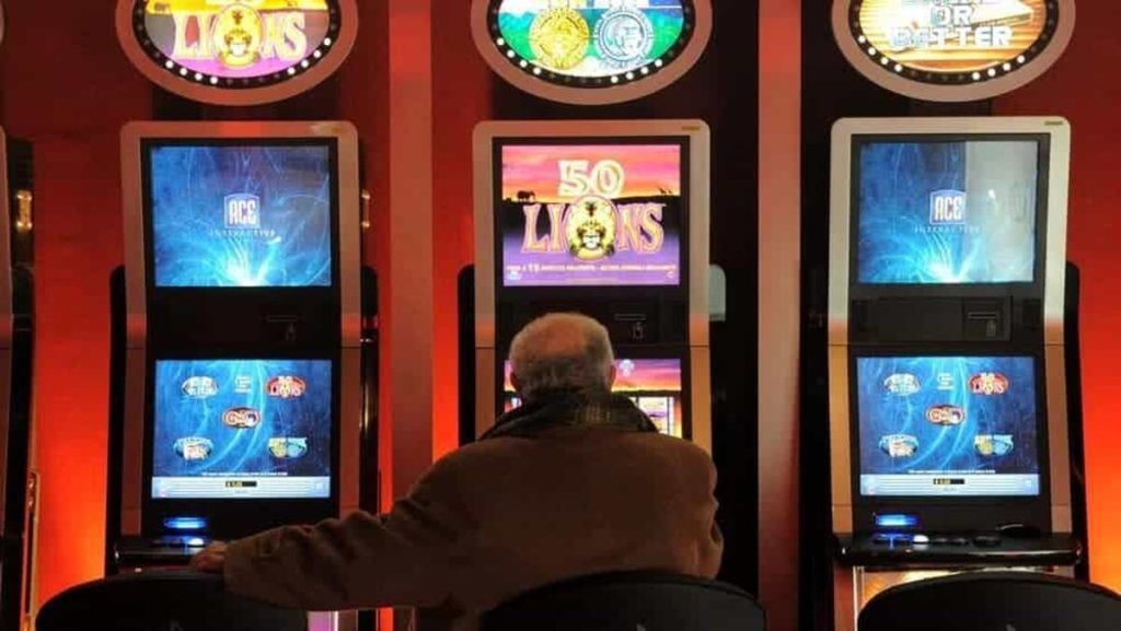 Gioco d’azzardo, l’enorme costo di una dipendenza subdola: ogni anno in Veneto dissipati sei miliardi di euro