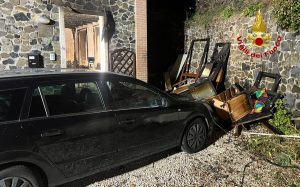 Incendio in un'abitazione, giovane intossicato