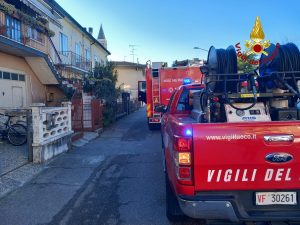 Esplosione in un appartamento, ferito un ragazzino
