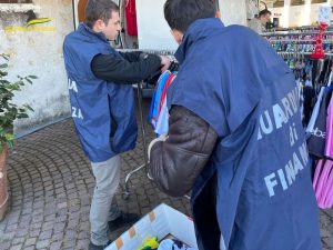 Alto Vicentino: blitz della guardia di finanza contro lavoro sommerso e merce contraffatta