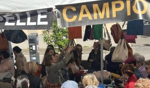 Il mercato del Forte dei Marmi a Marostica con i saldi