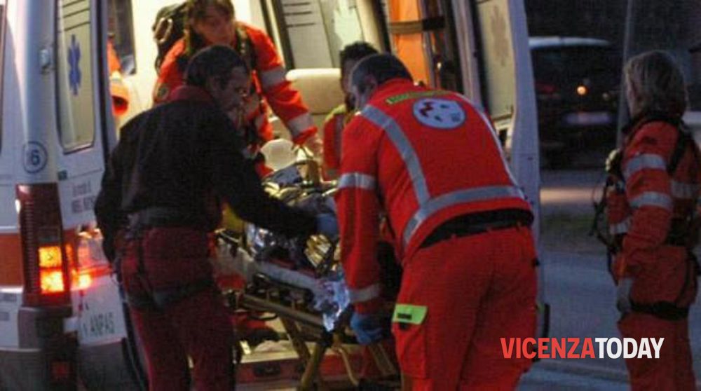 Cade dalla bici elettrica, grave una ragazzina
