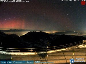 L’Aurora Boreale illumina le montagne del Vicentino