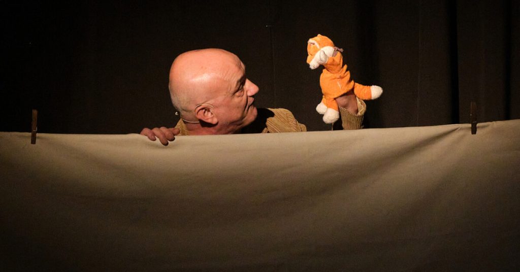 Granny e il lupo, una fiaba tra umorismo e poesia al Teatro Astra