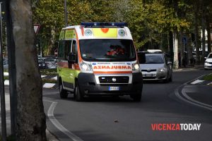 Tragedia sulle strade della provincia, centauro trovato morto sull'asfalto