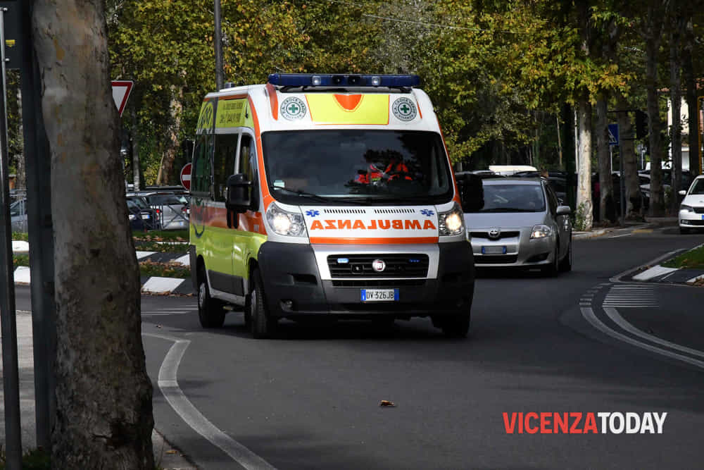 Tragedia sulle strade della provincia, centauro trovato morto sull'asfalto