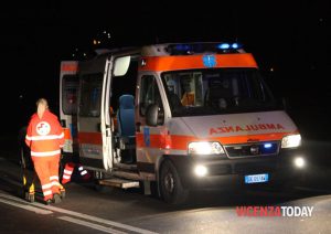 Grave incidente in città, ciclista travolto da un furgone