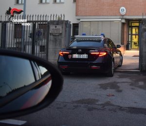 Droga nascosta nel calzino: denunciato un 23enne