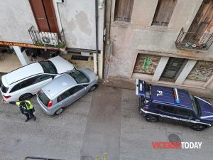 Schianto tra due auto, due feriti in ospedale