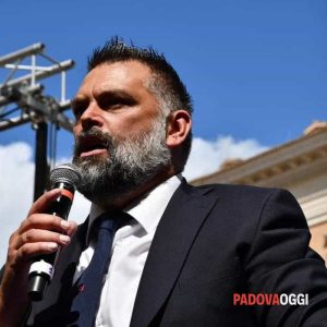 Terzo mandato, FdI esce allo scoperto. De Carlo: «Norma esiste da tempo»