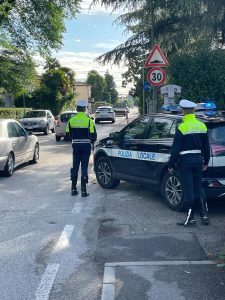 Droga, armi bianche e responsabili di incidenti in fuga: intensa attività della Polizia locale