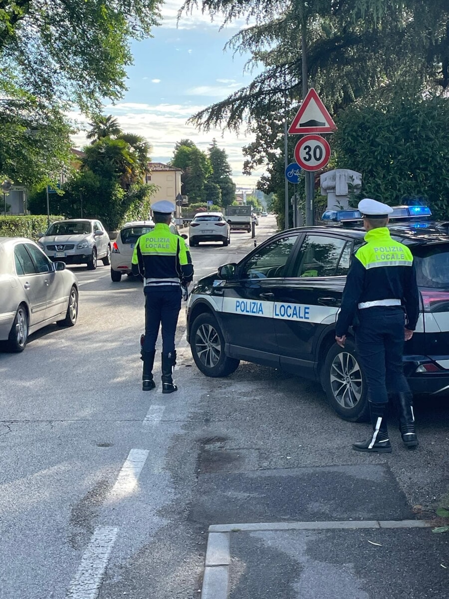 Droga, armi bianche e responsabili di incidenti in fuga: intensa attività della Polizia locale