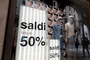 Sabato 4 gennaio il via ai saldi, Confcommercio: "Ci aspettiamo buoni affari ma che tristezza i saldi anticipati mascherati”