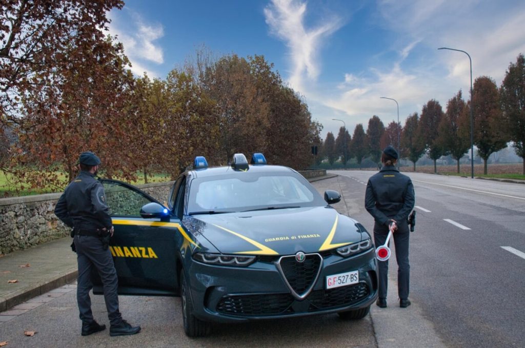 Lavoratrici in nero in un centro massaggi, due erano clandestine