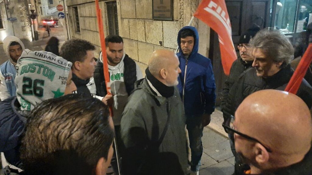 Operai senza stipendio da mesi, accordo raggiunto dopo la protesta al cantiere