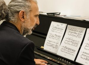 Piano Solo Tour, tutto esaurito per Stefano Bollani al Teatro Comunale
