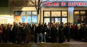 Kebab di Sufyan, una folla per la nuova apertura