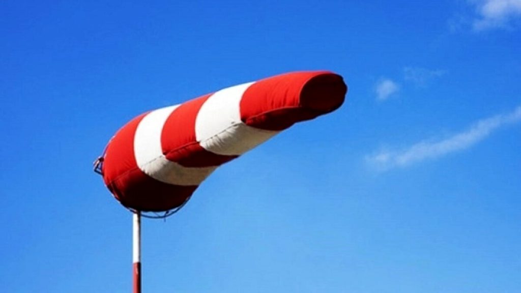 Vento forte, chiusi i parchi cittadini