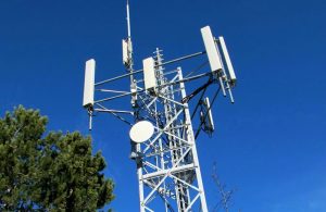 Rubano i trasmettitori dalle antenne telefoniche creando disservizi in tutta la regione: quattro indagati