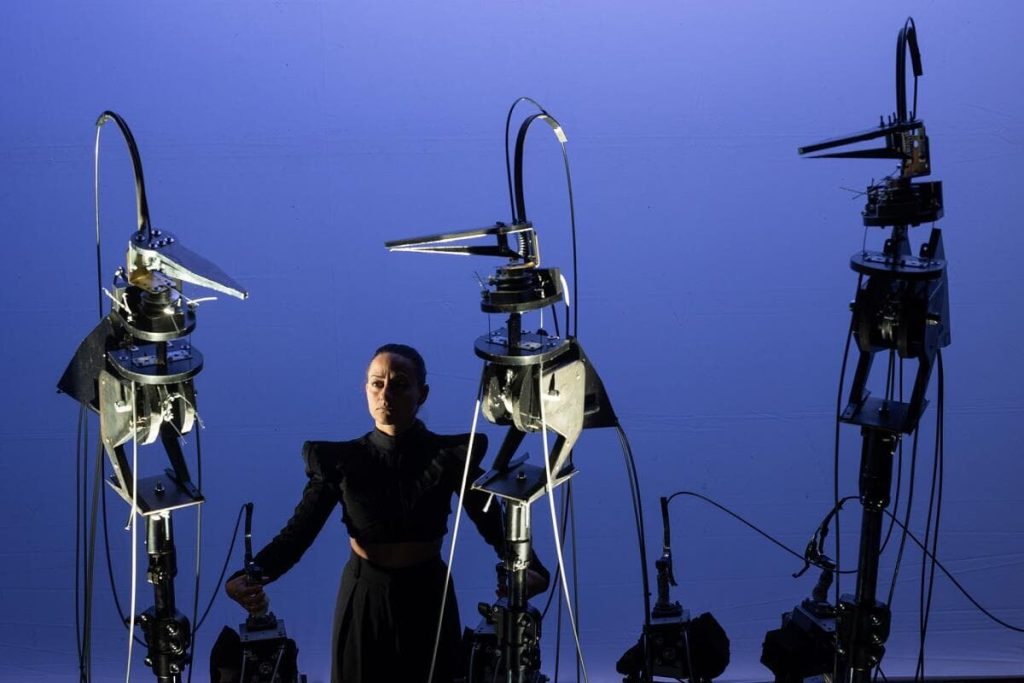 Marta Cuscunà: 'Corvidae, Sguardi di specie' al Teatro Astra