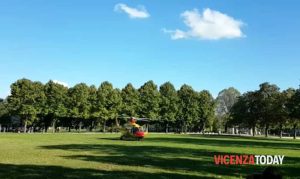 Incidente in campagna, donna investita dal trattore del figlio