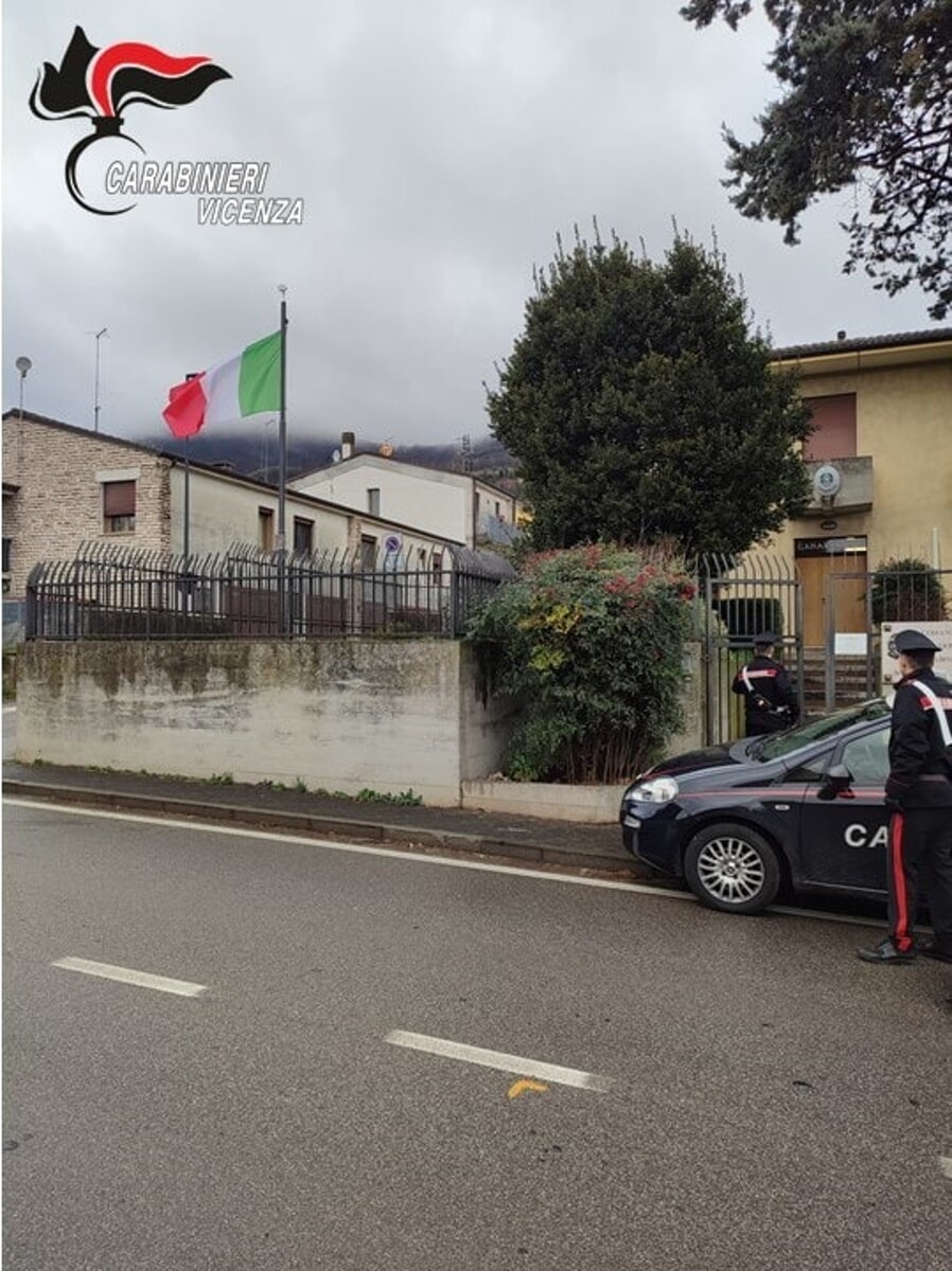 Droga, violenze domestiche e munizioni illegali: arrestato 40enne