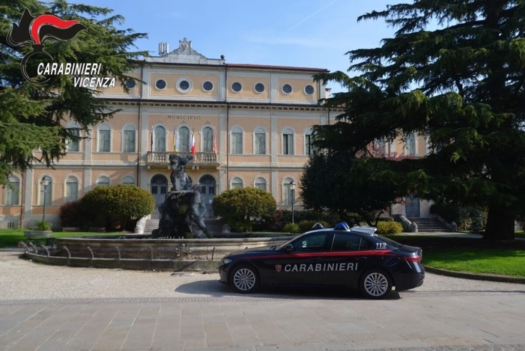 Tenta un furto al supermercato e aggredisce le guardie giurate: arrestato