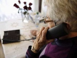 Anziana truffata con la tecnica del “figlio malato”: le portano via oro e contanti per 13mila euro